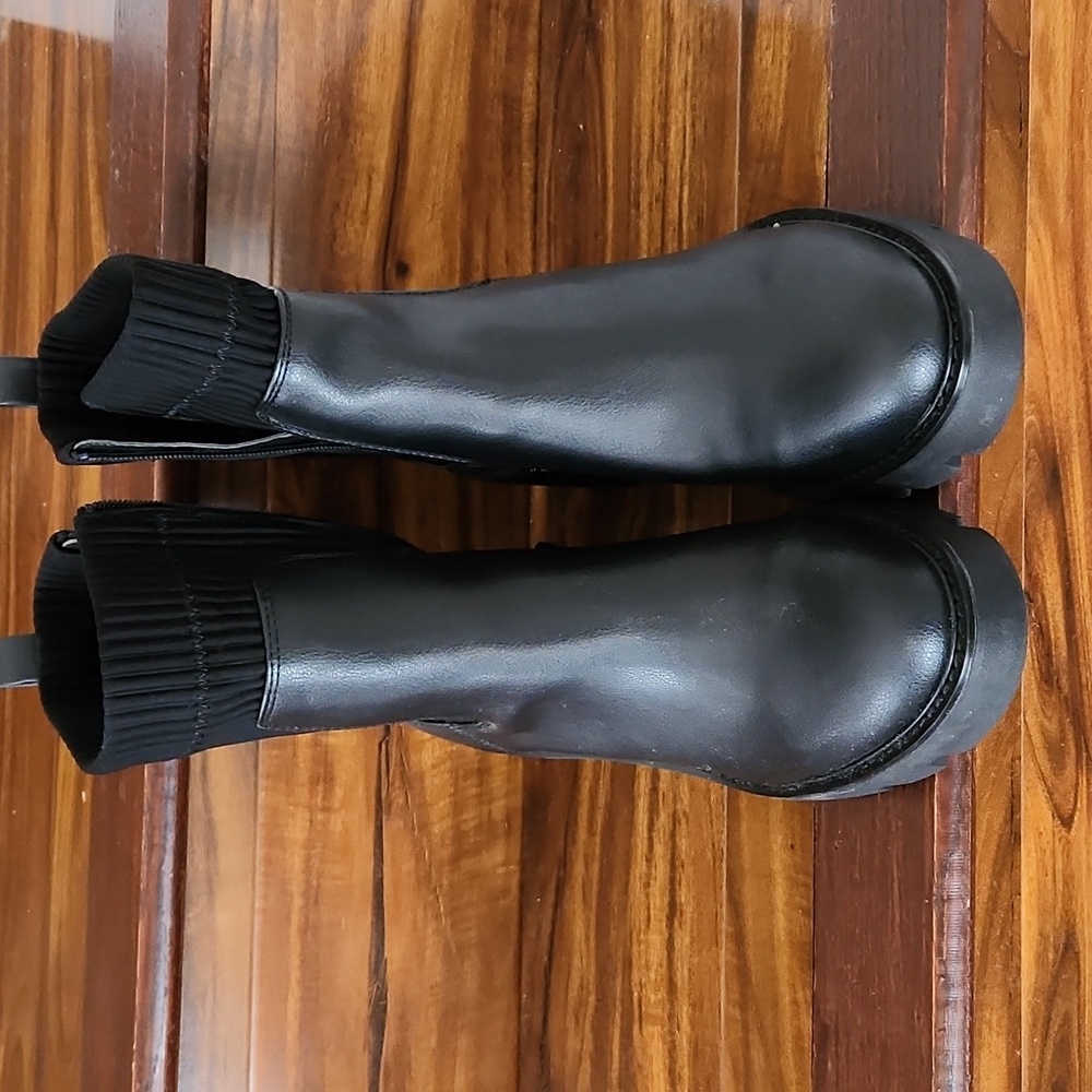 Bar III Versuz Black Lug-Sole Booties Size 9.5